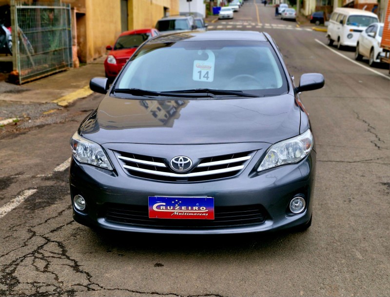 TOYOTA COROLLA 1.8 GLI 16V FLEX 4P AUTOMÁTICO 2014/2014 CRUZEIRO MULTIMARCAS CRUZEIRO DO SUL / Carros no Vale