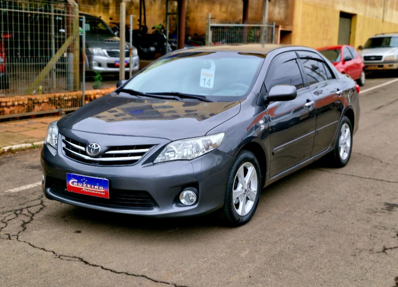 TOYOTA COROLLA 1.8 GLI 16V FLEX 4P AUTOMÁTICO 2014/2014 CRUZEIRO MULTIMARCAS CRUZEIRO DO SUL / Carros no Vale