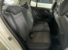 VOLKSWAGEN FOX TREND 1.0 2013/2014 SÉTIMA VEÍCULOS GUAPORÉ / Carros no Vale