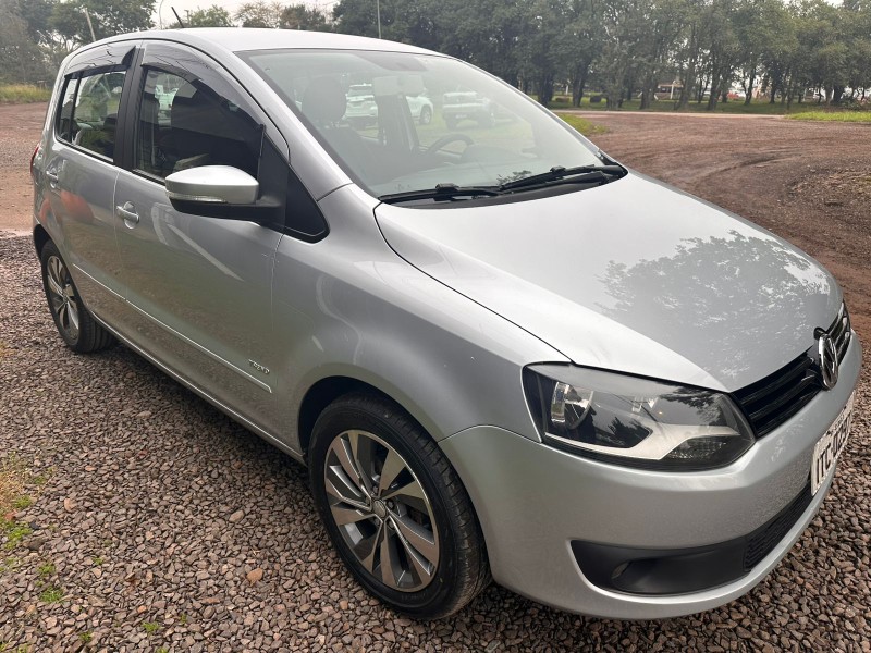 VOLKSWAGEN FOX 1.6 GII 2013/2013 MENEGHINI VEÍCULOS ARROIO DO MEIO / Carros no Vale