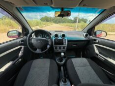 FORD FIESTA 1.6 SEDAN 8V /2006 RT 811 VEÍCULOS ARROIO DO MEIO / Carros no Vale
