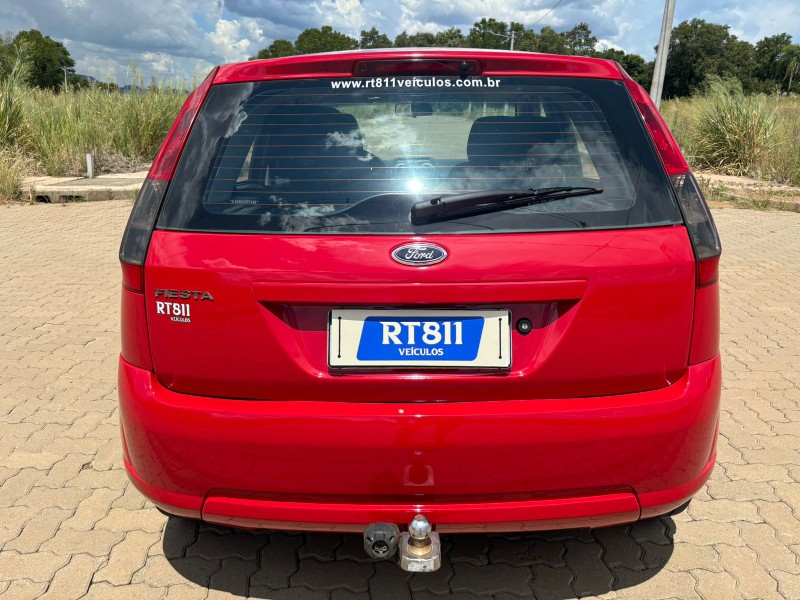 FORD FIESTA 1.6 SEDAN 8V /2006 RT 811 VEÍCULOS ARROIO DO MEIO / Carros no Vale