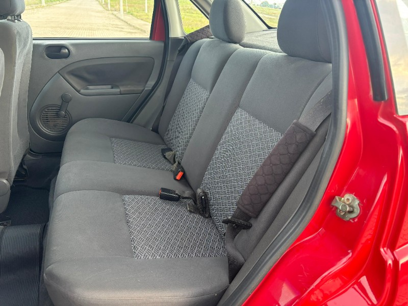 FORD FIESTA 1.6 SEDAN 8V /2006 RT 811 VEÍCULOS ARROIO DO MEIO / Carros no Vale