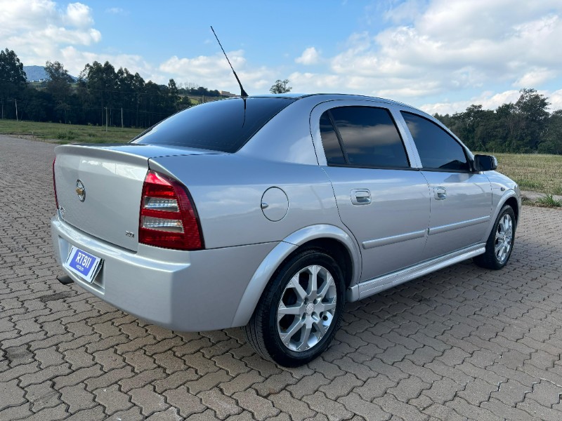 CHEVROLET ASTRA COMFORT 2.0 /2005 RT 811 VEÍCULOS ARROIO DO MEIO / Carros no Vale