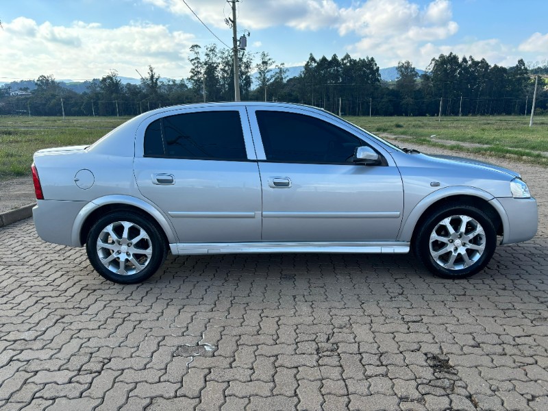 CHEVROLET ASTRA COMFORT 2.0 /2005 RT 811 VEÍCULOS ARROIO DO MEIO / Carros no Vale
