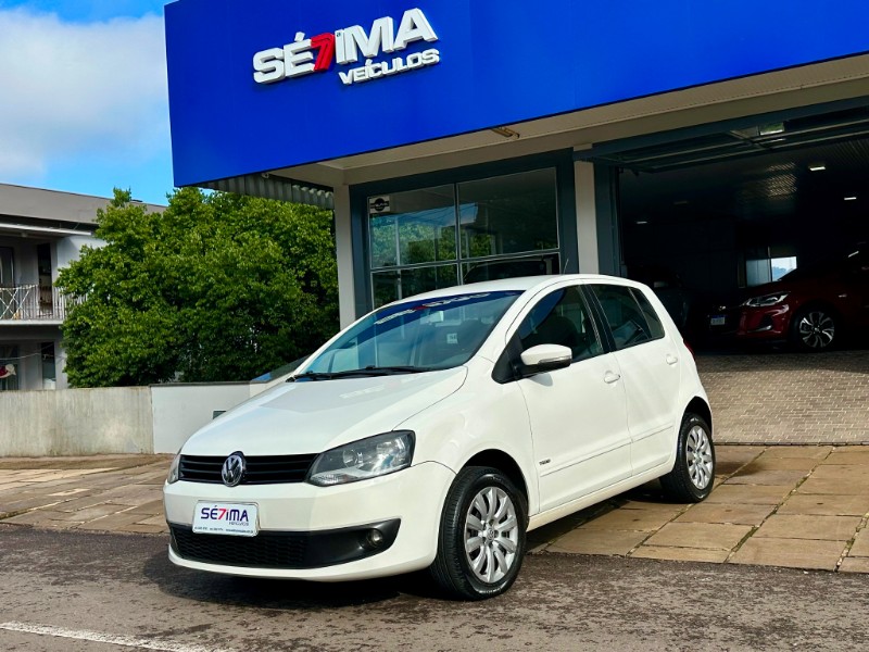 VOLKSWAGEN FOX TREND 1.0 2013/2014 SÉTIMA VEÍCULOS GUAPORÉ / Carros no Vale