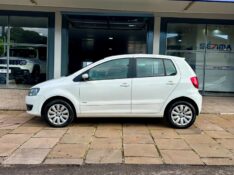 VOLKSWAGEN FOX TREND 1.0 2013/2014 SÉTIMA VEÍCULOS GUAPORÉ / Carros no Vale