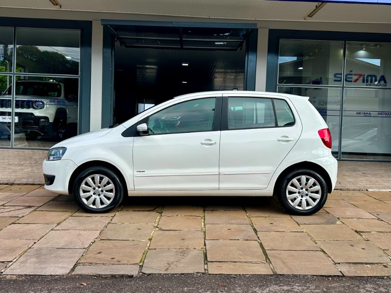 VOLKSWAGEN FOX TREND 1.0 2013/2014 SÉTIMA VEÍCULOS GUAPORÉ / Carros no Vale