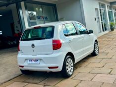 VOLKSWAGEN FOX TREND 1.0 2013/2014 SÉTIMA VEÍCULOS GUAPORÉ / Carros no Vale