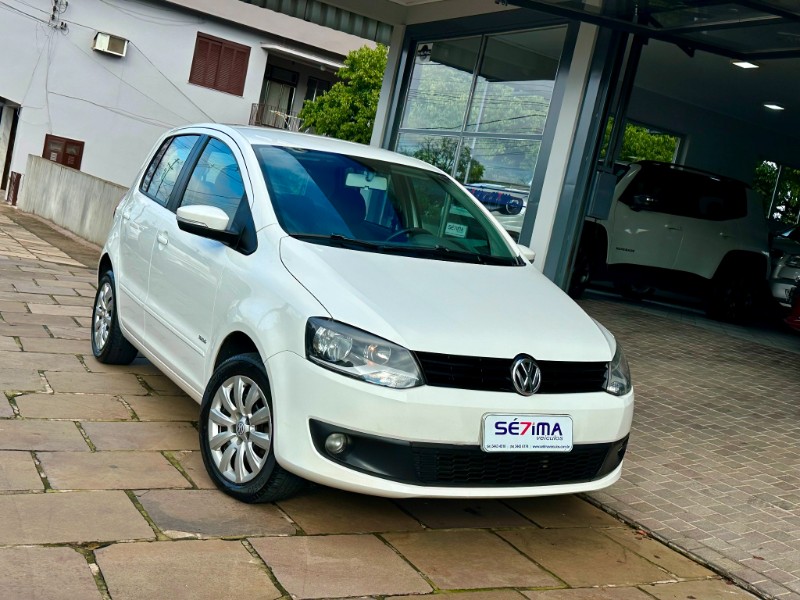 VOLKSWAGEN FOX TREND 1.0 2013/2014 SÉTIMA VEÍCULOS GUAPORÉ / Carros no Vale