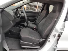 RENAULT KWID ZEN 1.0 FLEX 12V 5P MEC. 2018/2018 ROSAUTO VEÍCULOS VENÂNCIO AIRES / Carros no Vale