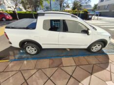 VOLKSWAGEN SAVEIRO CD HIGHLINE 1.6 2015/2015 ADRIANO VEÍCULOS CRUZEIRO DO SUL / Carros no Vale