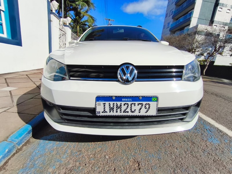 VOLKSWAGEN SAVEIRO CD HIGHLINE 1.6 2015/2015 ADRIANO VEÍCULOS CRUZEIRO DO SUL / Carros no Vale