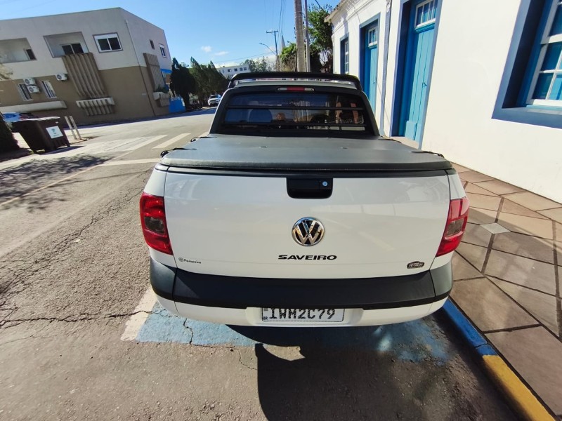 VOLKSWAGEN SAVEIRO CD HIGHLINE 1.6 2015/2015 ADRIANO VEÍCULOS CRUZEIRO DO SUL / Carros no Vale