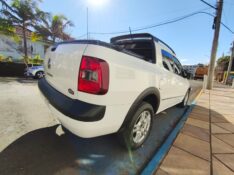 VOLKSWAGEN SAVEIRO CD HIGHLINE 1.6 2015/2015 ADRIANO VEÍCULOS CRUZEIRO DO SUL / Carros no Vale