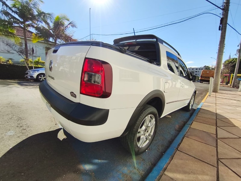 VOLKSWAGEN SAVEIRO CD HIGHLINE 1.6 2015/2015 ADRIANO VEÍCULOS CRUZEIRO DO SUL / Carros no Vale