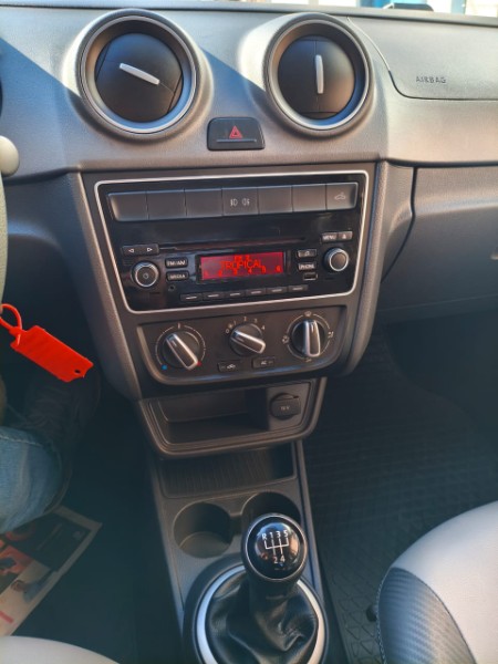 VOLKSWAGEN SAVEIRO CD HIGHLINE 1.6 2015/2015 ADRIANO VEÍCULOS CRUZEIRO DO SUL / Carros no Vale