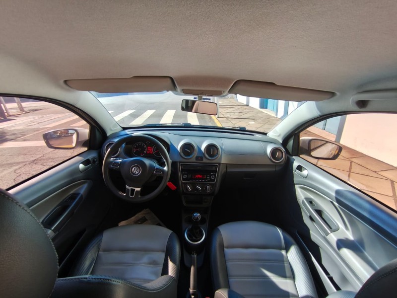 VOLKSWAGEN SAVEIRO CD HIGHLINE 1.6 2015/2015 ADRIANO VEÍCULOS CRUZEIRO DO SUL / Carros no Vale