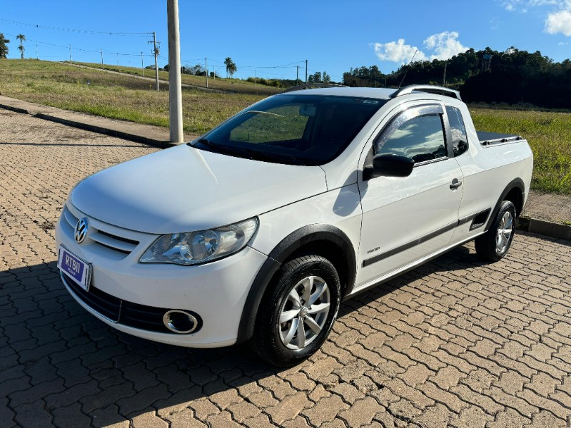 VOLKSWAGEN SAVEIRO 1.6 CE /2011 RT 811 VEÍCULOS ARROIO DO MEIO / Carros no Vale