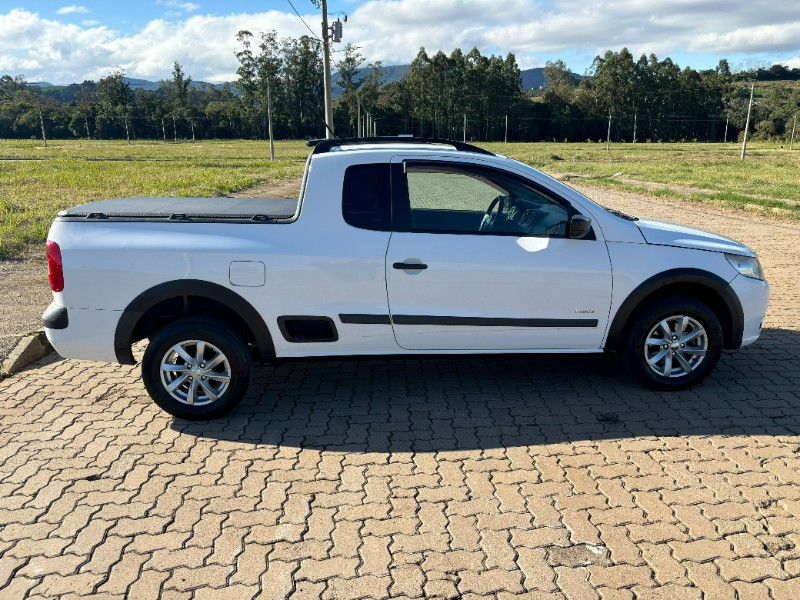 VOLKSWAGEN SAVEIRO 1.6 CE /2011 RT 811 VEÍCULOS ARROIO DO MEIO / Carros no Vale