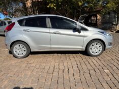 FORD FIESTA 1.5 16V 2014 2014/2014 COMPLETO VEÍCULOS GUAPORÉ / Carros no Vale
