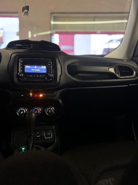 JEEP RENEGADE 1.8 SPORT 4X2 2017/2018 JM AUTOMÓVEIS VENÂNCIO AIRES / Carros no Vale