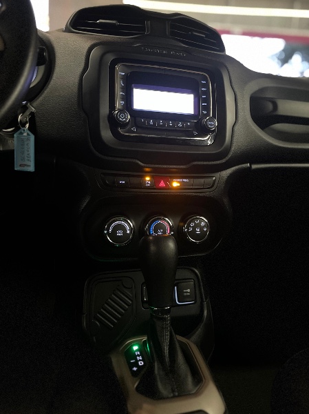 JEEP RENEGADE 1.8 SPORT 4X2 2017/2018 JM AUTOMÓVEIS VENÂNCIO AIRES / Carros no Vale