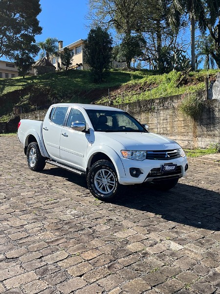 MITSUBISHI L200 TRITON 3.2 HPE 4X4 CD 16V TURBO INTERCOOLER DIESEL 4P MANUAL 2014/2014 BOSCO AUTOMÓVEIS GUAPORÉ / Carros no Vale