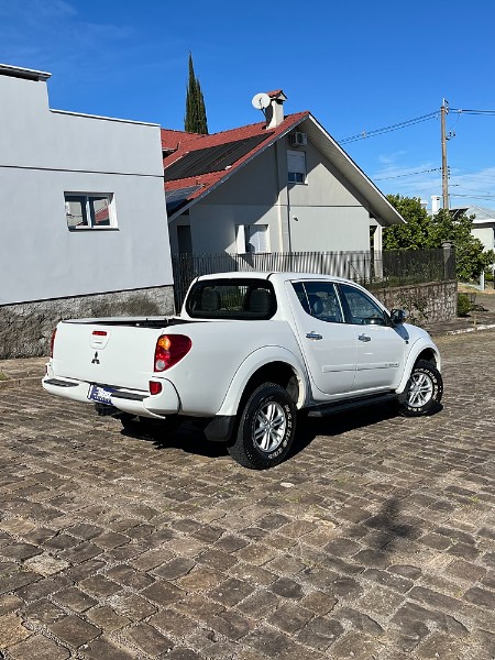 MITSUBISHI L200 TRITON 3.2 HPE 4X4 CD 16V TURBO INTERCOOLER DIESEL 4P MANUAL 2014/2014 BOSCO AUTOMÓVEIS GUAPORÉ / Carros no Vale