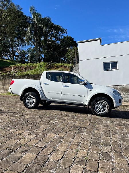 MITSUBISHI L200 TRITON 3.2 HPE 4X4 CD 16V TURBO INTERCOOLER DIESEL 4P MANUAL 2014/2014 BOSCO AUTOMÓVEIS GUAPORÉ / Carros no Vale