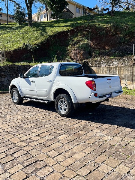 MITSUBISHI L200 TRITON 3.2 HPE 4X4 CD 16V TURBO INTERCOOLER DIESEL 4P MANUAL 2014/2014 BOSCO AUTOMÓVEIS GUAPORÉ / Carros no Vale