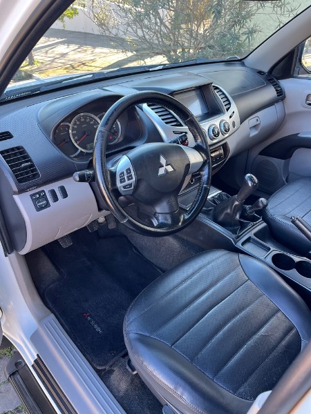 MITSUBISHI L200 TRITON 3.2 HPE 4X4 CD 16V TURBO INTERCOOLER DIESEL 4P MANUAL 2014/2014 BOSCO AUTOMÓVEIS GUAPORÉ / Carros no Vale