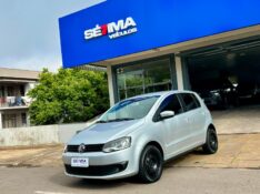 VOLKSWAGEN FOX TREND 1.0 2010/2011 SÉTIMA VEÍCULOS GUAPORÉ / Carros no Vale