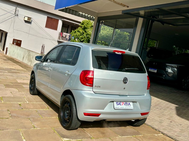 VOLKSWAGEN FOX TREND 1.0 2010/2011 SÉTIMA VEÍCULOS GUAPORÉ / Carros no Vale