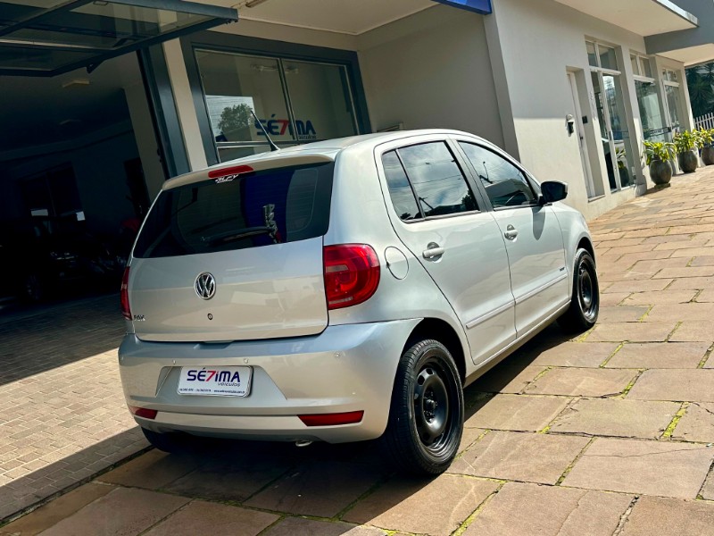 VOLKSWAGEN FOX TREND 1.0 2010/2011 SÉTIMA VEÍCULOS GUAPORÉ / Carros no Vale