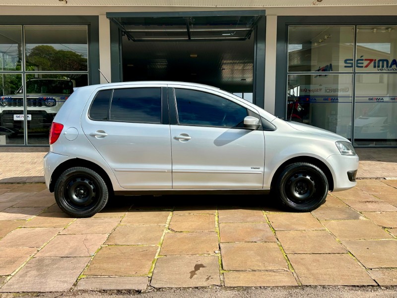 VOLKSWAGEN FOX TREND 1.0 2010/2011 SÉTIMA VEÍCULOS GUAPORÉ / Carros no Vale