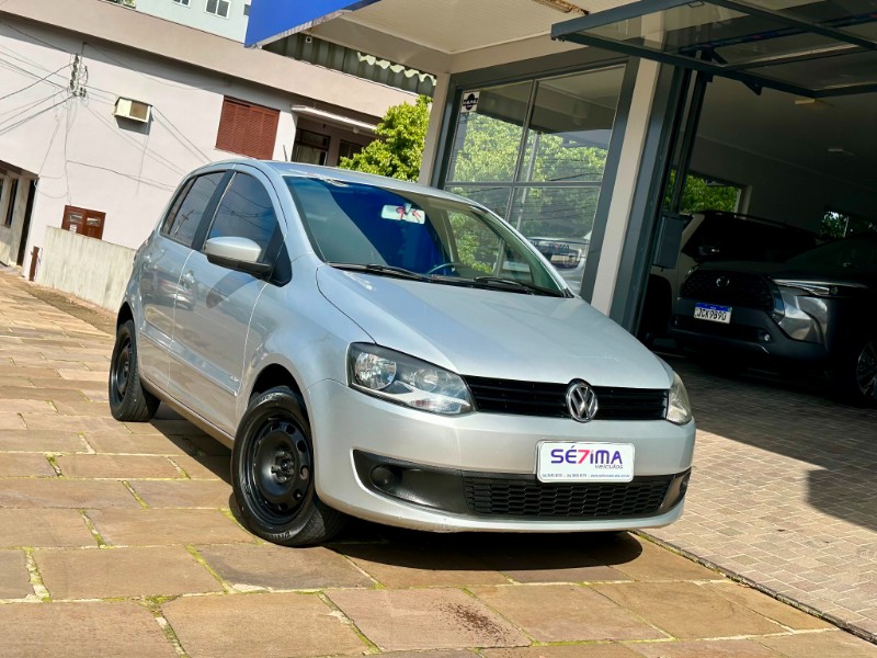 VOLKSWAGEN FOX TREND 1.0 2010/2011 SÉTIMA VEÍCULOS GUAPORÉ / Carros no Vale