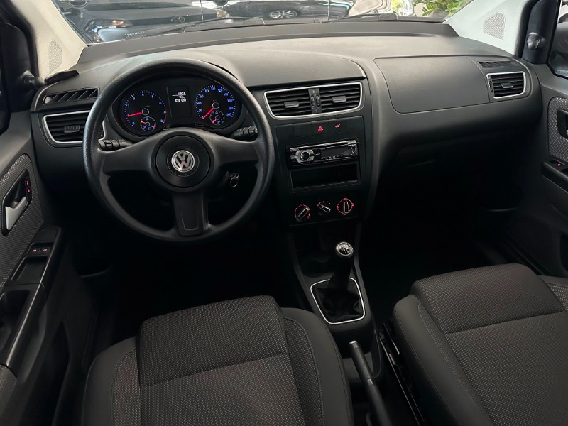 VOLKSWAGEN FOX TREND 1.0 2010/2011 SÉTIMA VEÍCULOS GUAPORÉ / Carros no Vale