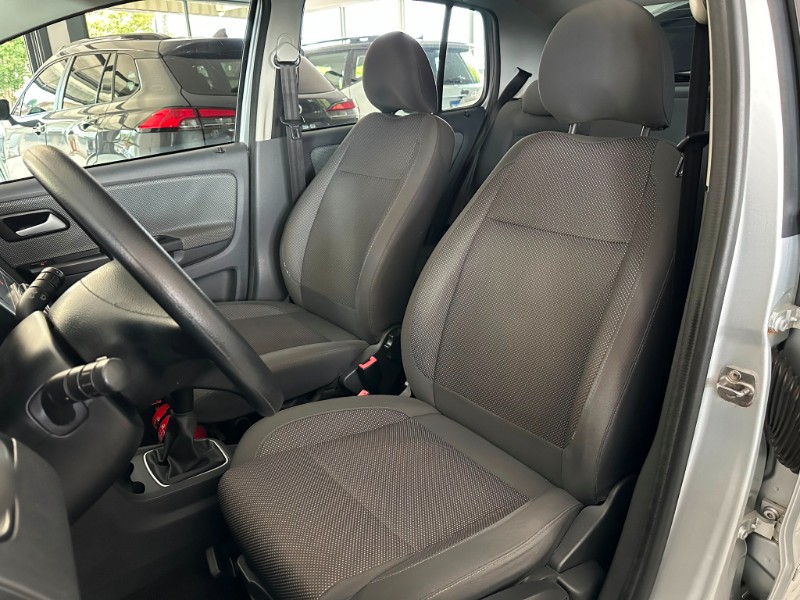 VOLKSWAGEN FOX TREND 1.0 2010/2011 SÉTIMA VEÍCULOS GUAPORÉ / Carros no Vale