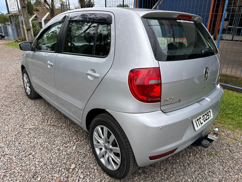 VOLKSWAGEN FOX 1.6 GII 2013/2013 MENEGHINI VEÍCULOS ARROIO DO MEIO / Carros no Vale