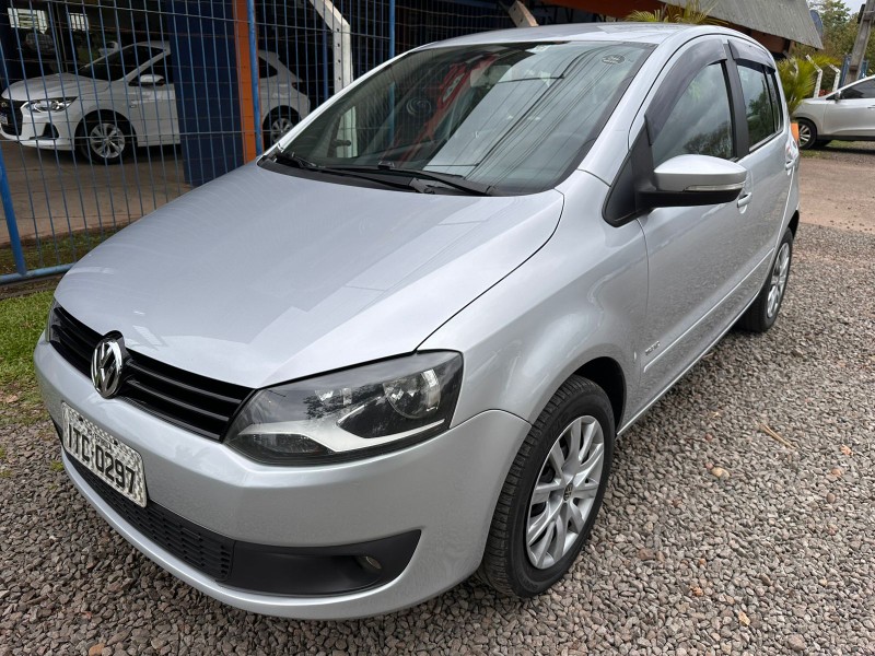 VOLKSWAGEN FOX 1.6 GII 2013/2013 MENEGHINI VEÍCULOS ARROIO DO MEIO / Carros no Vale
