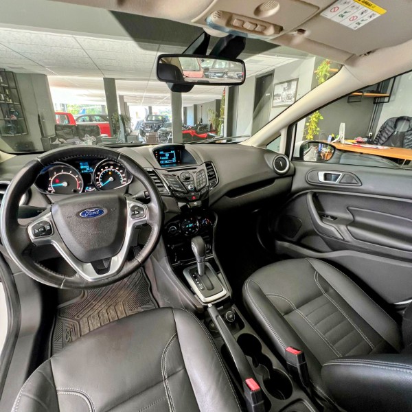 FORD FIESTA SEDAN TITANIUM 1.6 2014/2014 JOÃO CARROS MULTIMARCAS GUAPORÉ / Carros no Vale FORD FIESTA SEDAN TITANIUM 1.6 2014/2014 JOÃO CARROS MULTIMARCAS GUAPORÉ / Carros no Vale