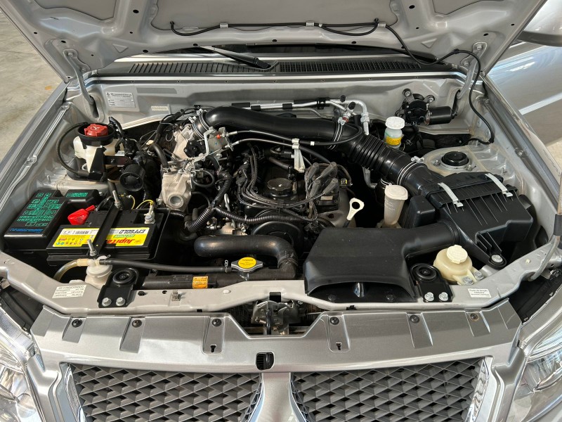 MITSUBISHI PAJERO TR4 2.0 2014/2015 LAVENDA VEÍCULOS ARROIO DO MEIO / Carros no Vale