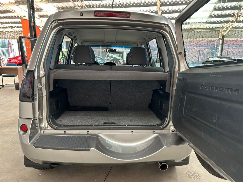 MITSUBISHI PAJERO TR4 2.0 2014/2015 LAVENDA VEÍCULOS ARROIO DO MEIO / Carros no Vale