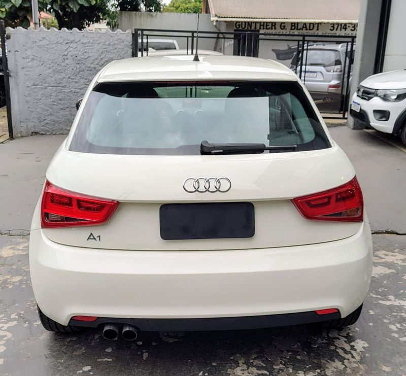 Audi A1 1.4 TFSI 122cv S-tronic 3p 2011/2012 RENNER AUTOMÓVEIS LAJEADO / Carros no Vale
