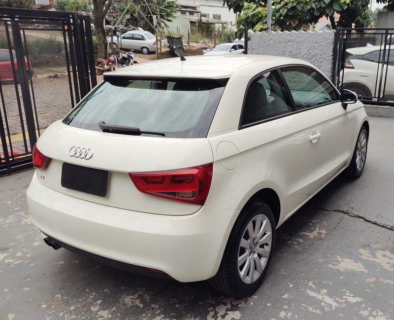 Audi A1 1.4 TFSI 122cv S-tronic 3p 2011/2012 RENNER AUTOMÓVEIS LAJEADO / Carros no Vale
