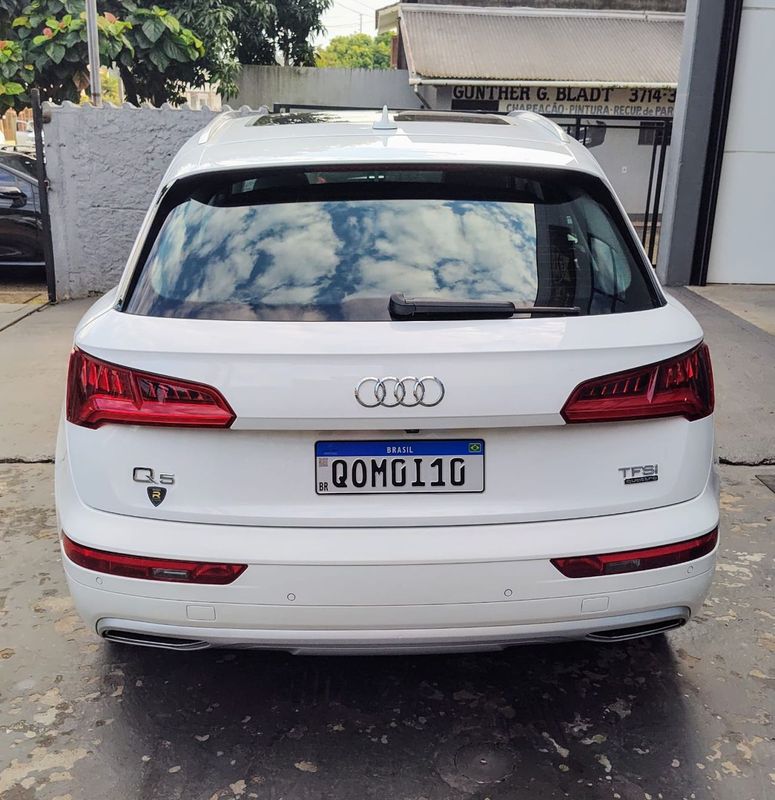 Audi Q5 Ambiente 2.0 TFSI Quattro S Tronic 2017/2018 RENNER AUTOMÓVEIS LAJEADO / Carros no Vale
