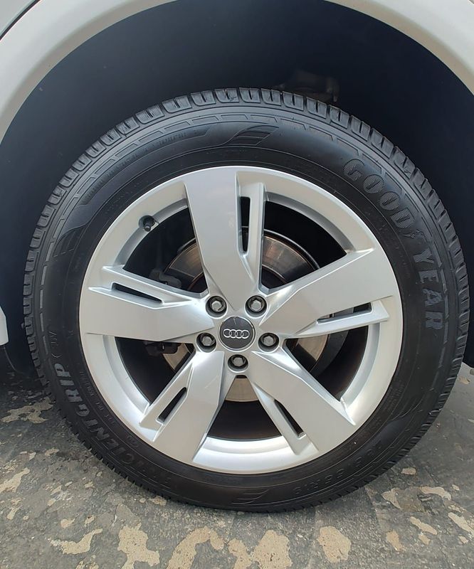 Audi Q5 Ambiente 2.0 TFSI Quattro S Tronic 2017/2018 RENNER AUTOMÓVEIS LAJEADO / Carros no Vale