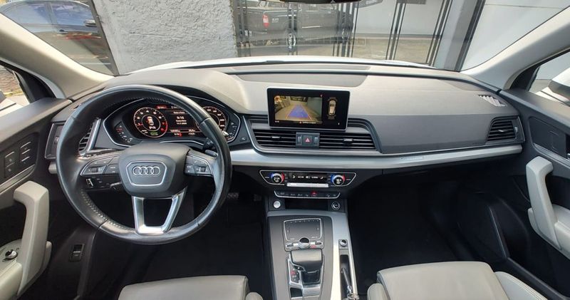 Audi Q5 Ambiente 2.0 TFSI Quattro S Tronic 2017/2018 RENNER AUTOMÓVEIS LAJEADO / Carros no Vale