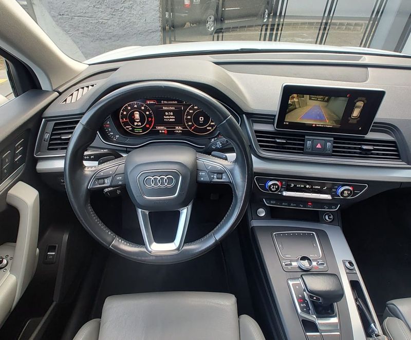Audi Q5 Ambiente 2.0 TFSI Quattro S Tronic 2017/2018 RENNER AUTOMÓVEIS LAJEADO / Carros no Vale